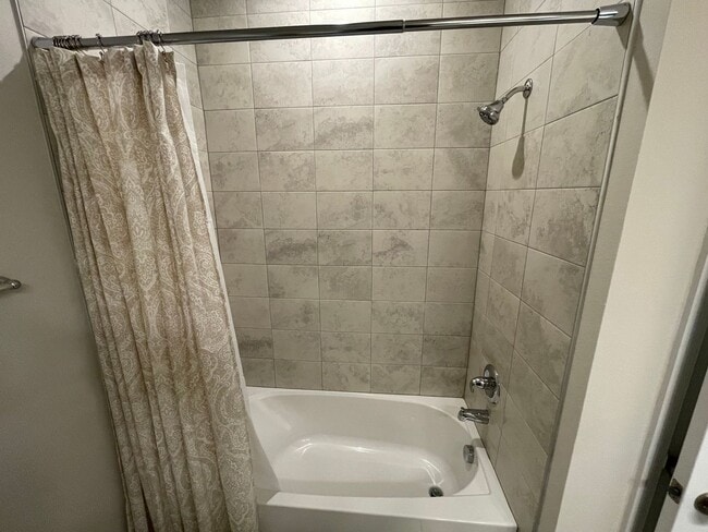 Building Photo - Beautiful 4 Bedroom 2 Bathroom home in Eagle Crest community