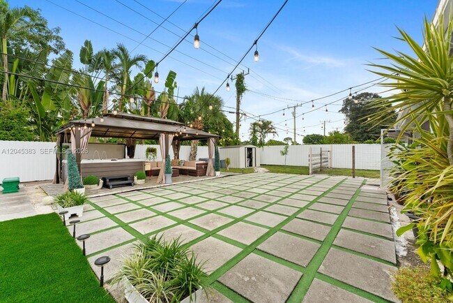 Building Photo - 9508 N Military Trl