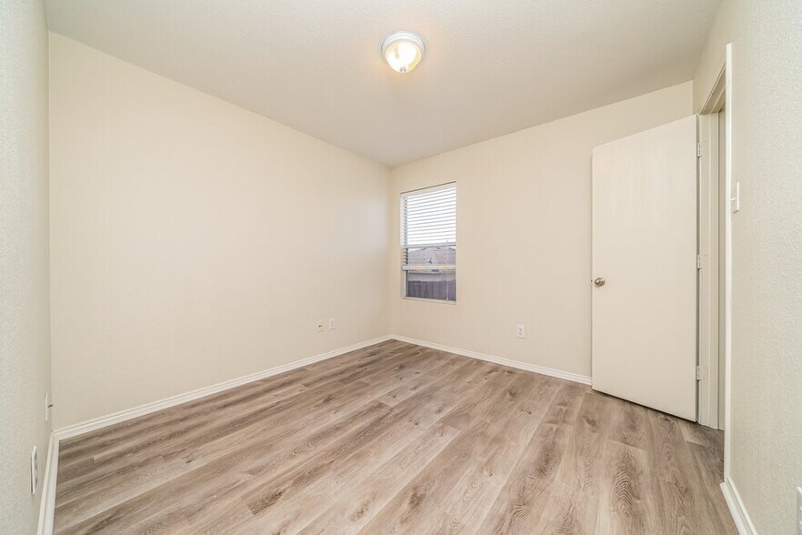 Building Photo - 2013 Angel Way