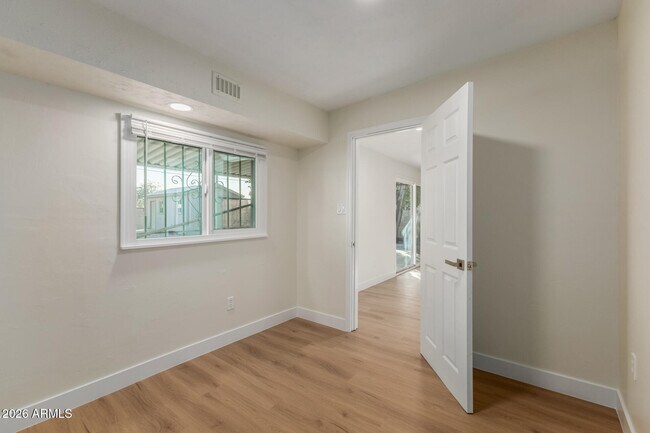 Building Photo - 2013 W San Juan Ave