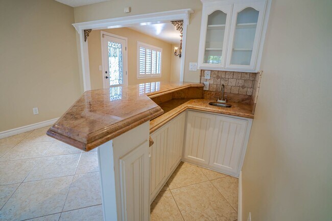 Building Photo - Valencia 4 Bedroom Home for Rent.