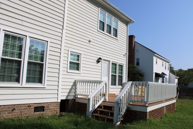 Building Photo - 4400 Dewfield Dr N