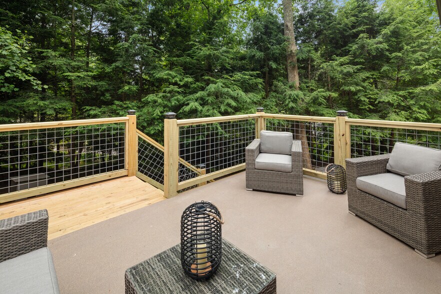 Huge Outdoor Deck Leading From The Kitchen. Perfect For Grilling! - 116 Overlook Rd