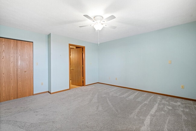 Building Photo - 702 Dehaven Ct