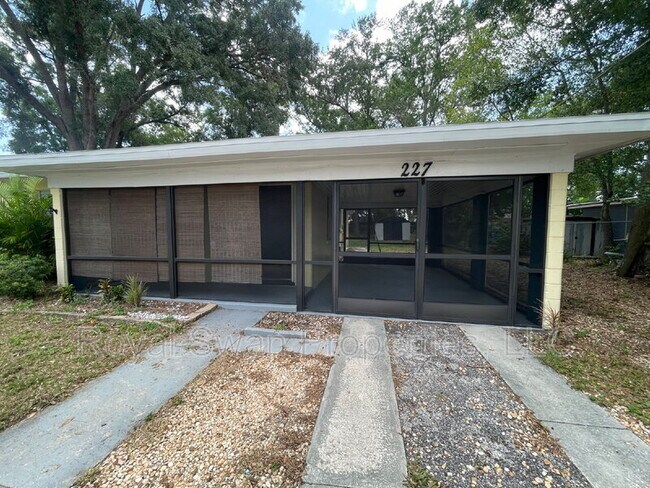 Building Photo - 227 Palm Ave