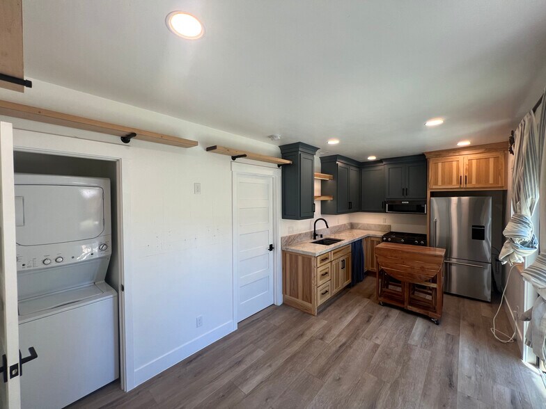 Main room - 416 Crow Canyon Dr