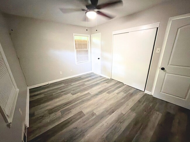 Building Photo - 2017 Lauretta Ave