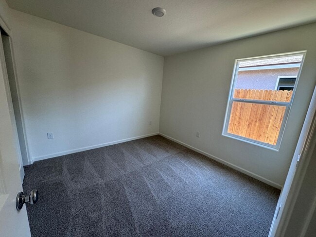 Building Photo - Beautiful new home with solar for rent in ...