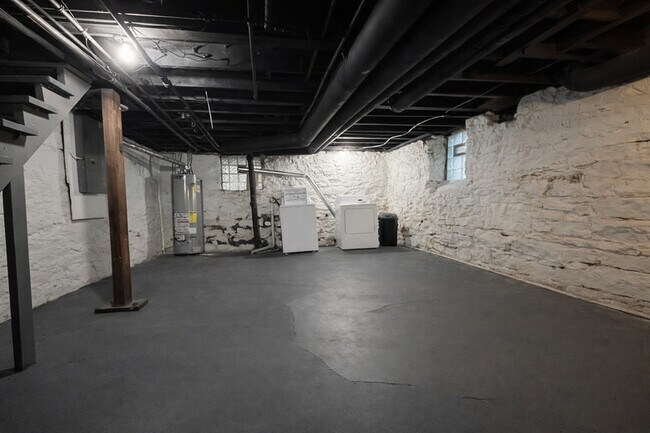 Building Photo - 1115-15 E 18th Ave