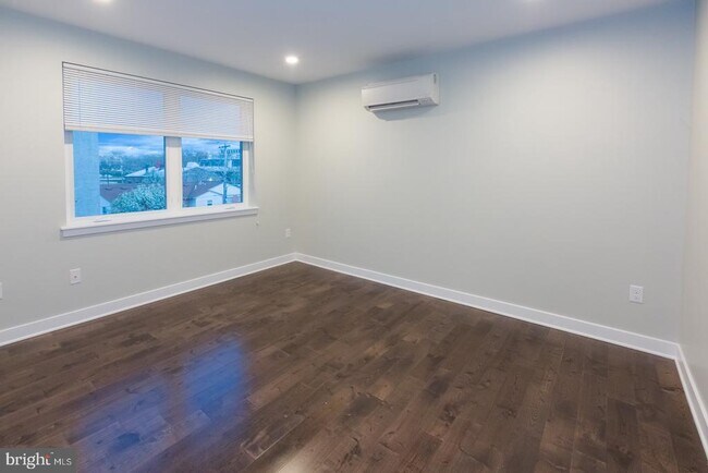 Building Photo - 1228-32 W College Ave