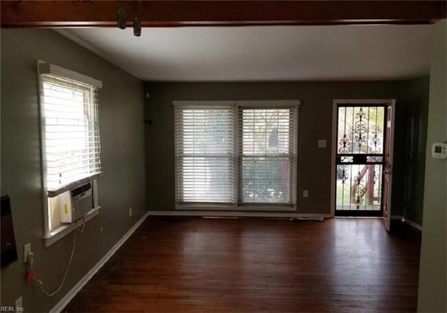 Building Photo - 7108 Chryslon Ln