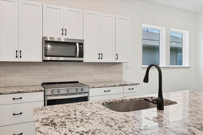 Building Photo - 133 Monterey Oak Trl