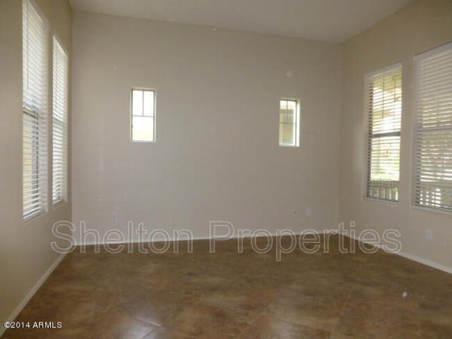 Building Photo - 20653 W Grandview Dr
