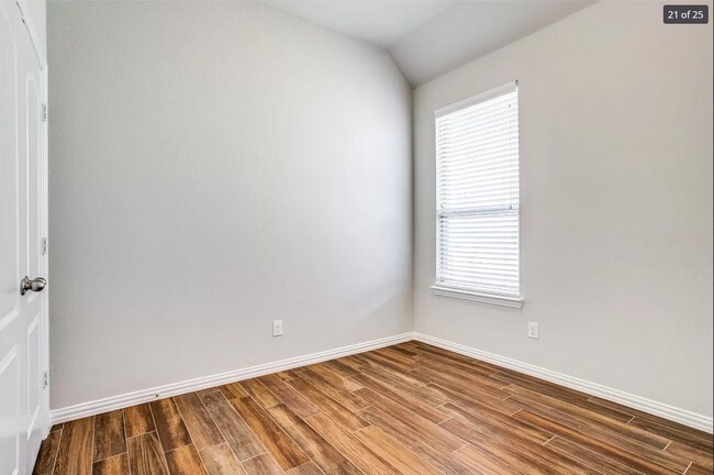 Building Photo - 1600 Keswick Dr