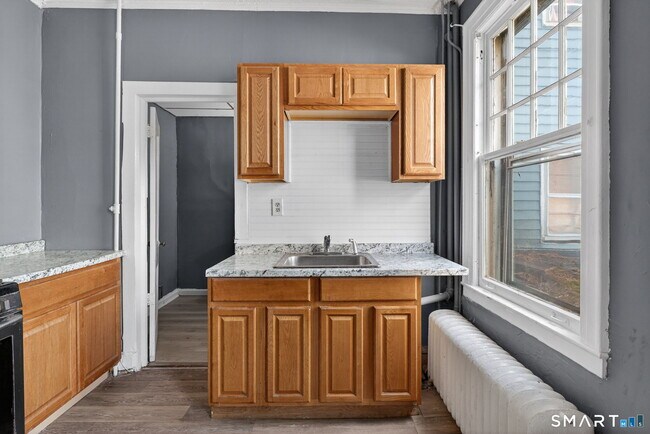 Building Photo - 187 Whitney St