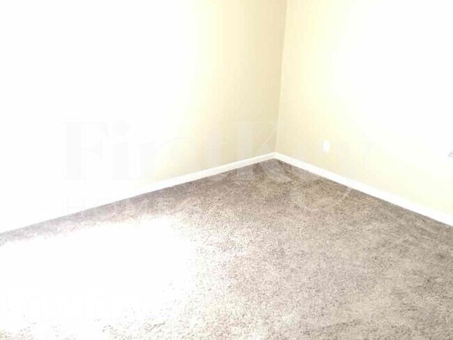 Building Photo - 7140 Maryland Ct