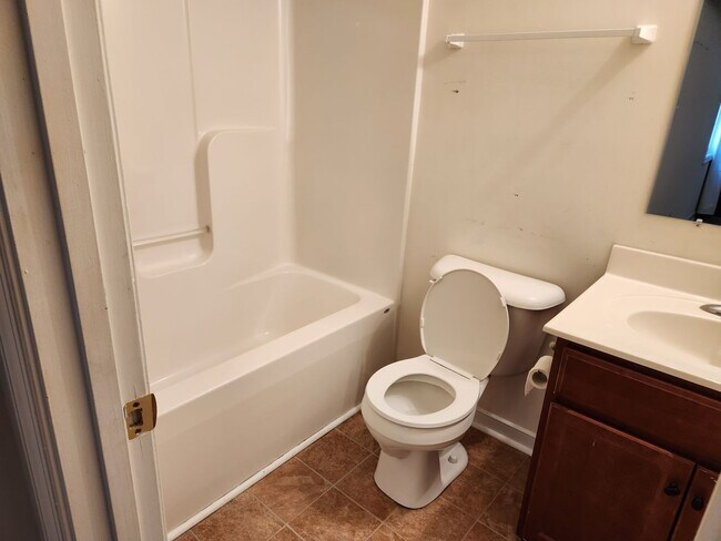 Building Photo - 3 bed 2 bath -Blackstone-Fort Pickett area