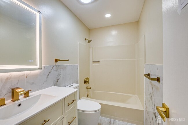 Building Photo - 5 Pelmont Pl