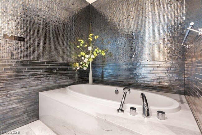 Building Photo - 3750 S Las Vegas Blvd