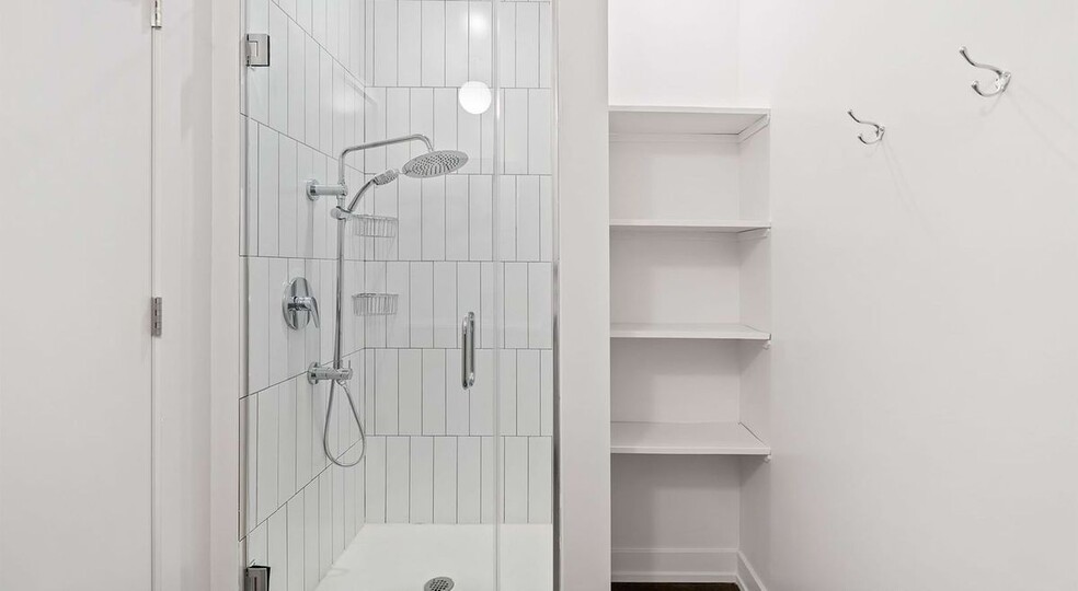 Building Photo - 5440 N Sheridan Rd