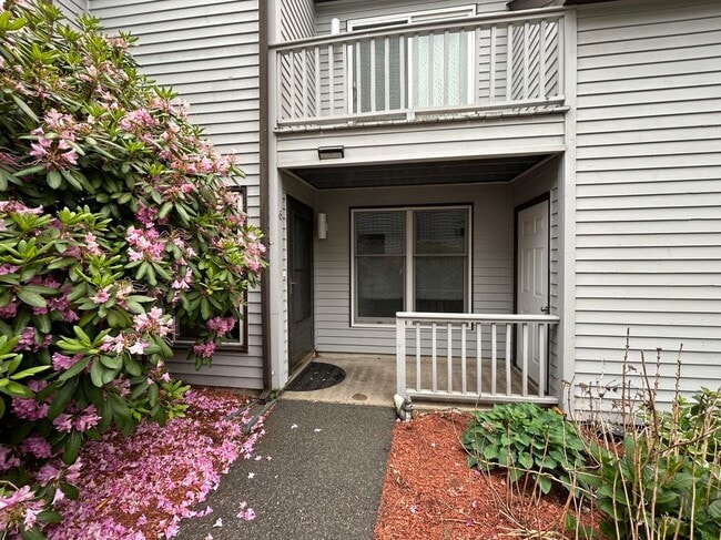 Building Photo - 20 Raymond Pl