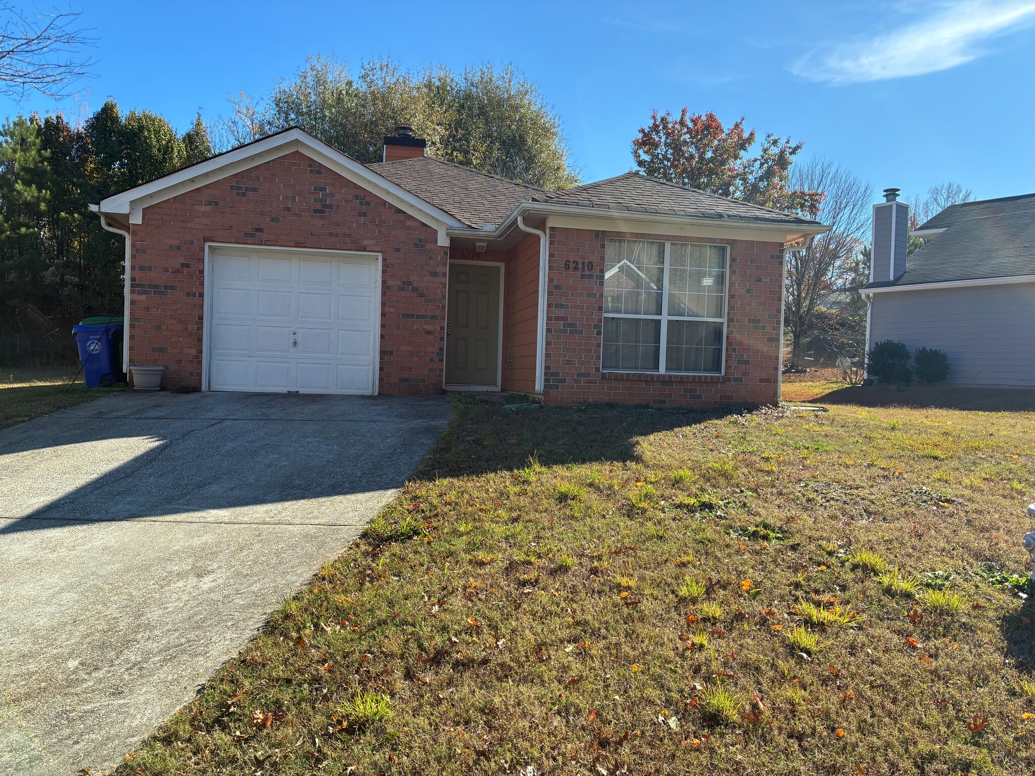 Building Photo - Room in House on Klondike River Rd