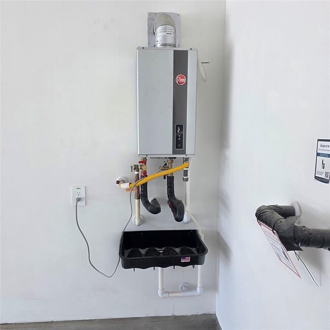 Building Photo - 141 Pendleton Dr