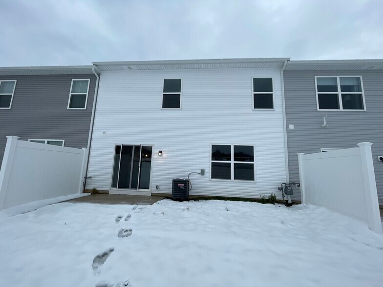 Building Photo - 3470 Magnolia Ln