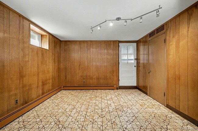 Building Photo - 167 Gaylor Rd