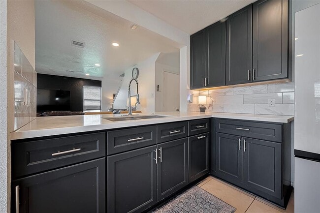 Building Photo - 15214 Mission Forest Dr