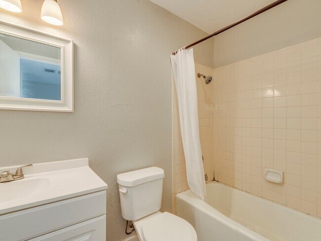 Building Photo - 9101 Japonica Ct