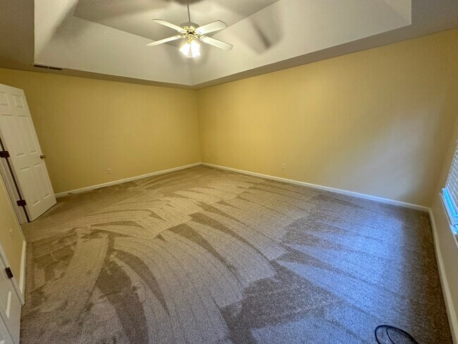 Building Photo - 420 White Rose Trce