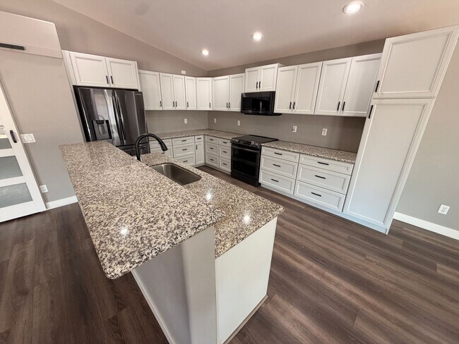 Building Photo - Renovated 5-Bedroom Corner Lot Home with Luxury Upgrades