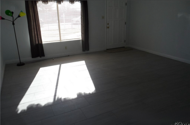Building Photo - 10933 Rome Beauty Dr