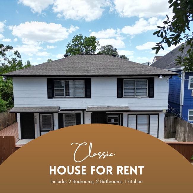 Building Photo - 215 Caplin St