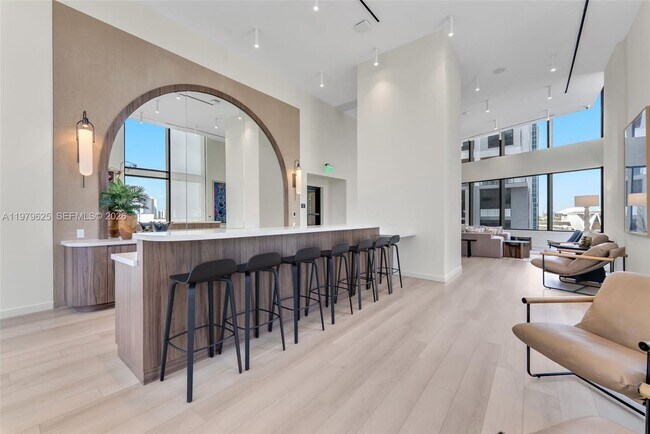 Building Photo - 225 N Miami Ave