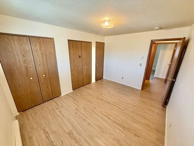 Building Photo - Cozy 2 Bed/1 Bath Apartment in North Lovel...