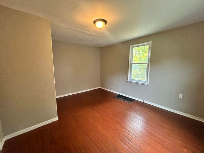Building Photo - 151 Collins Dr