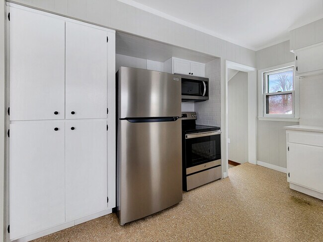 Building Photo - 3129 14th Ave