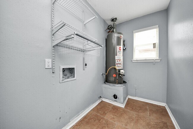 Building Photo - 11318 Willow Field Dr