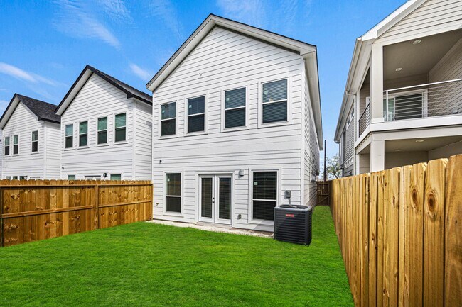 Building Photo - 4512 Noble St