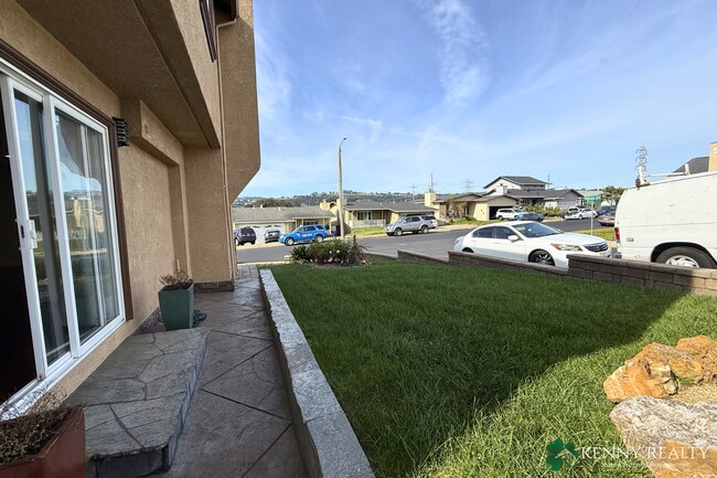 Building Photo - Beautifully Remodeled 4 Bed Home with Loft + Prime Location