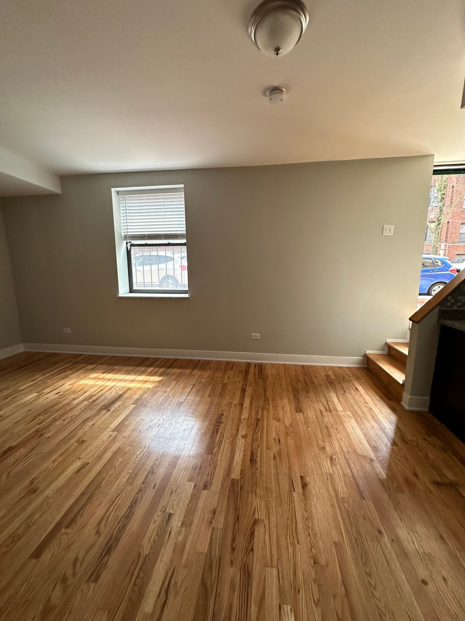 Building Photo - 910 W George St