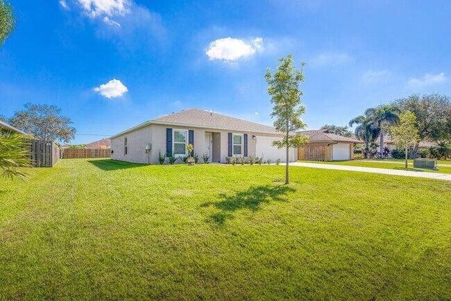 Building Photo - 1381 SE Bayharbor St