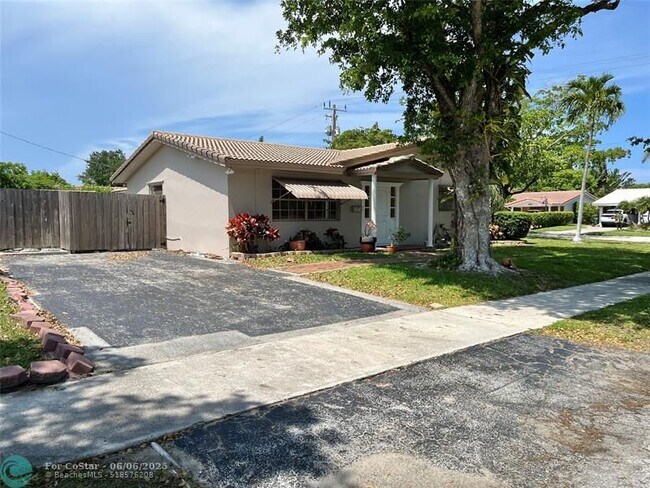 Building Photo - 2167 NE 56th Ct