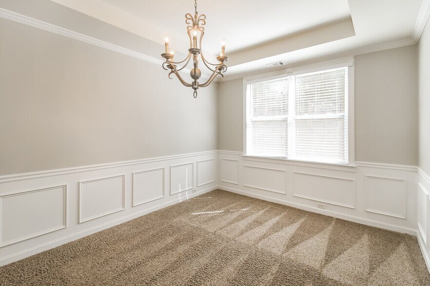 Building Photo - 2528 Mockingbird Ln