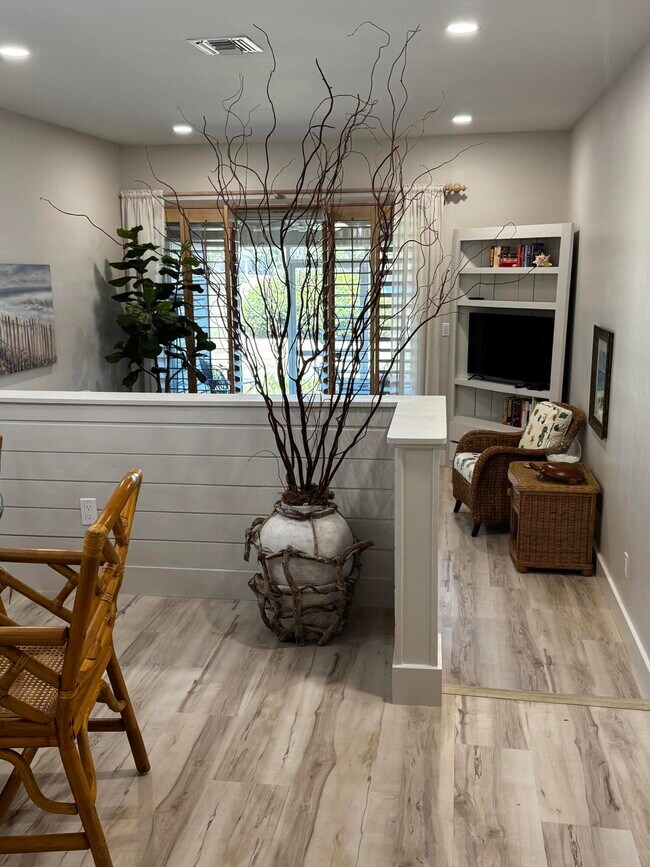 Building Photo - 634 Bayou Dr