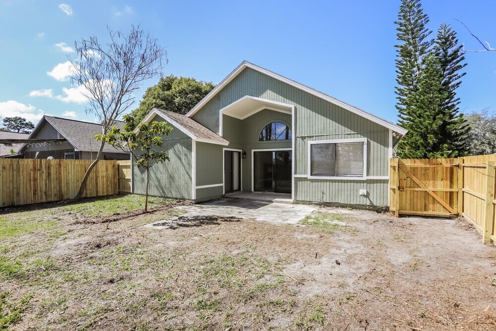 Building Photo - 173 Lakeside Cir