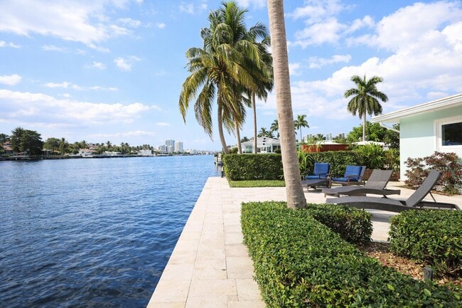 Building Photo - 3018 NE 26th St