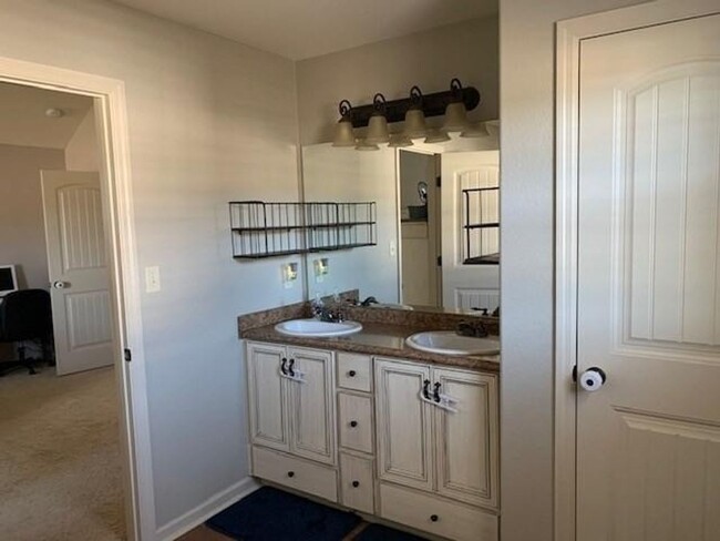 Building Photo - Beautiful 3BD/2BA Home in Miller Farms Sub...